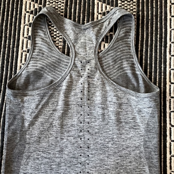 Nike Dri-fit Women’s Grey Tank Top - Picture 4 of 4